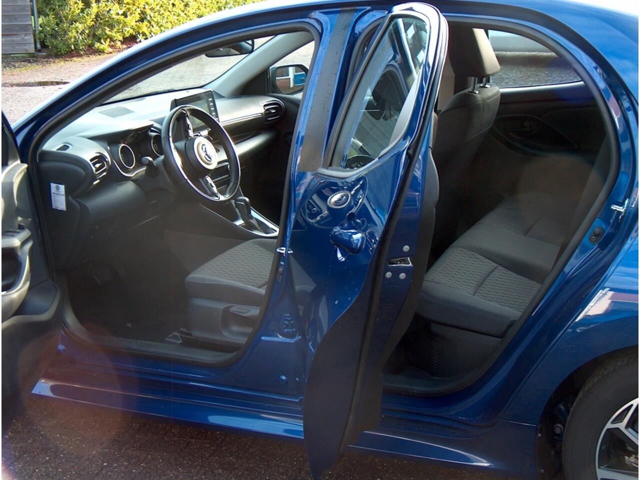 Toyota YARIS 1.5 Hyb. First Ed.