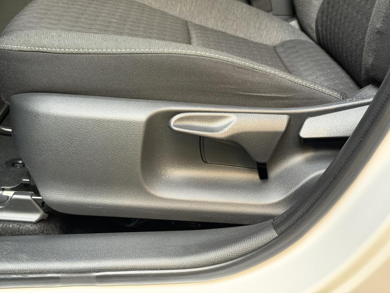 Toyota YARIS 1.5 Hybrid First Edition