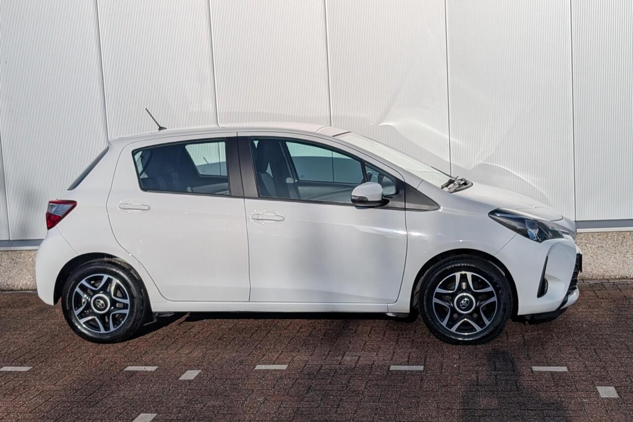 Toyota YARIS 1.5 VVT-i Design Red Achteruitrijcamera, Bluetooth