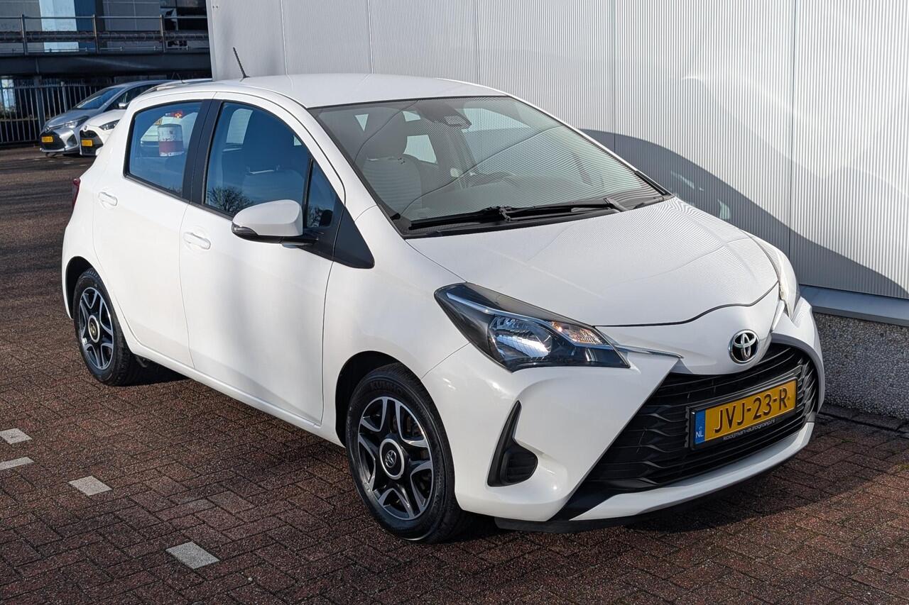 Toyota YARIS 1.5 VVT-i Design Red Achteruitrijcamera, Bluetooth