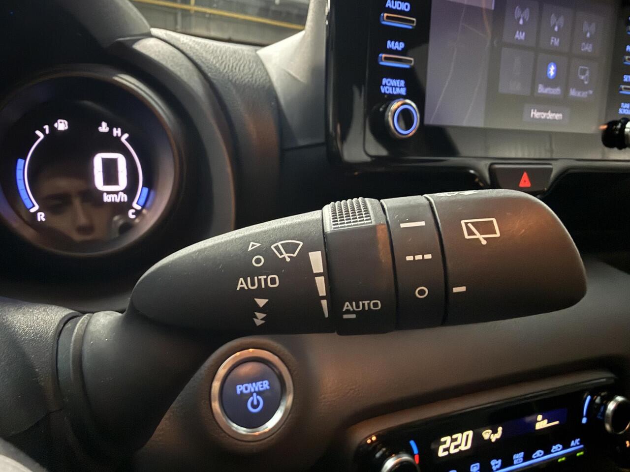 Toyota YARIS 1.5 Hybrid Dynamic