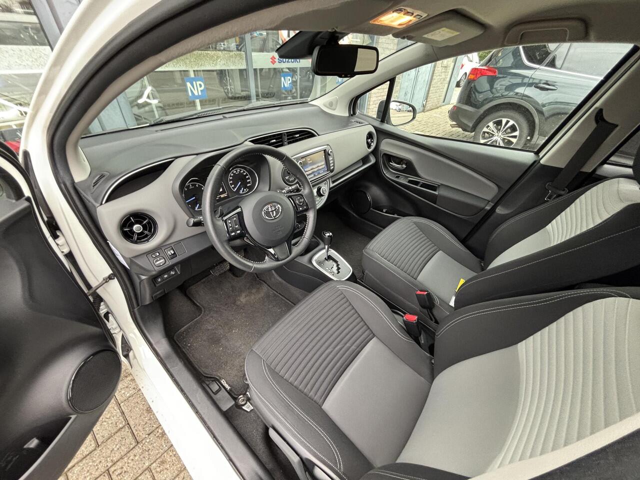 Toyota YARIS 1.5 VVT-i Dynamic | Automaat | Trekhaak | Achteruitrijcamera