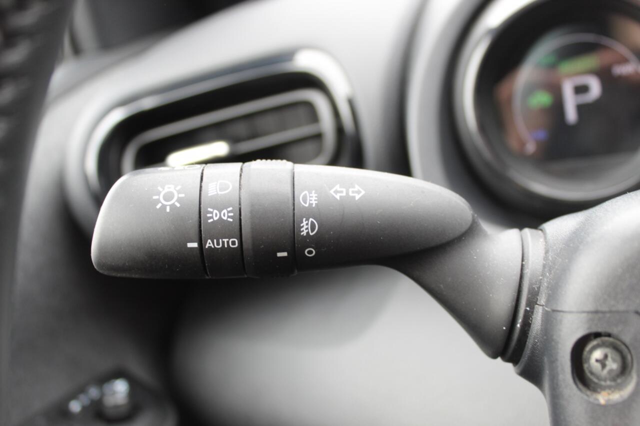 Toyota YARIS 1.5 Hybrid Executive Bi-Tone | Trekhaak Afneembaar | Stoelverwar