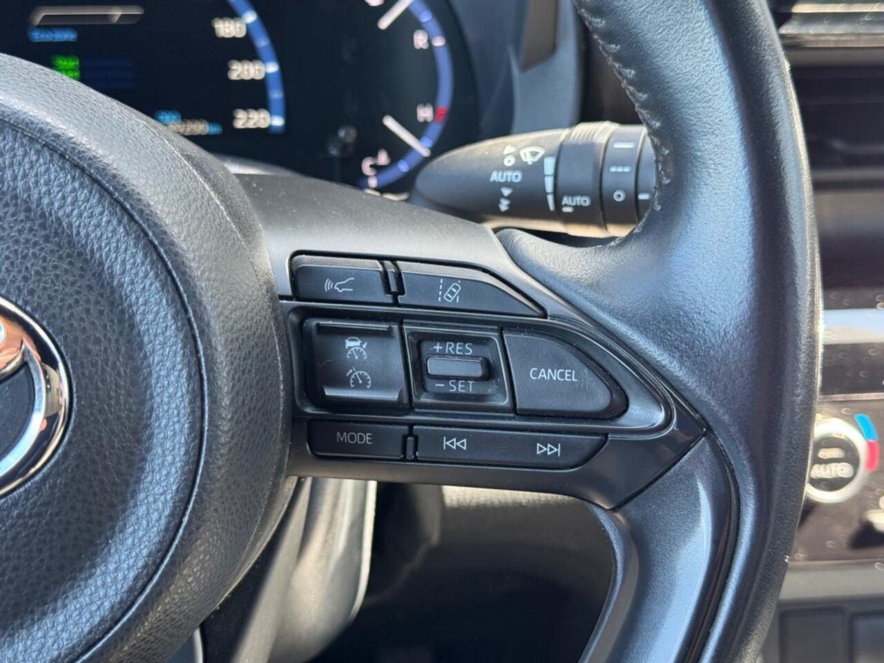 Toyota YARIS 1.5 Hybrid First Edition - LED - camera - climate control