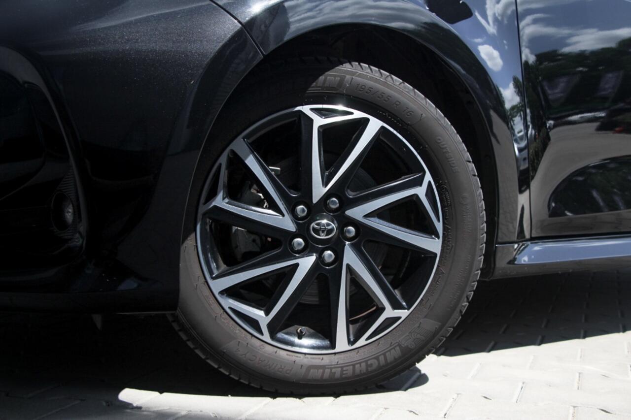 Toyota YARIS 1.5 Hybrid Dynamic | Camera | Adaptive Cruise