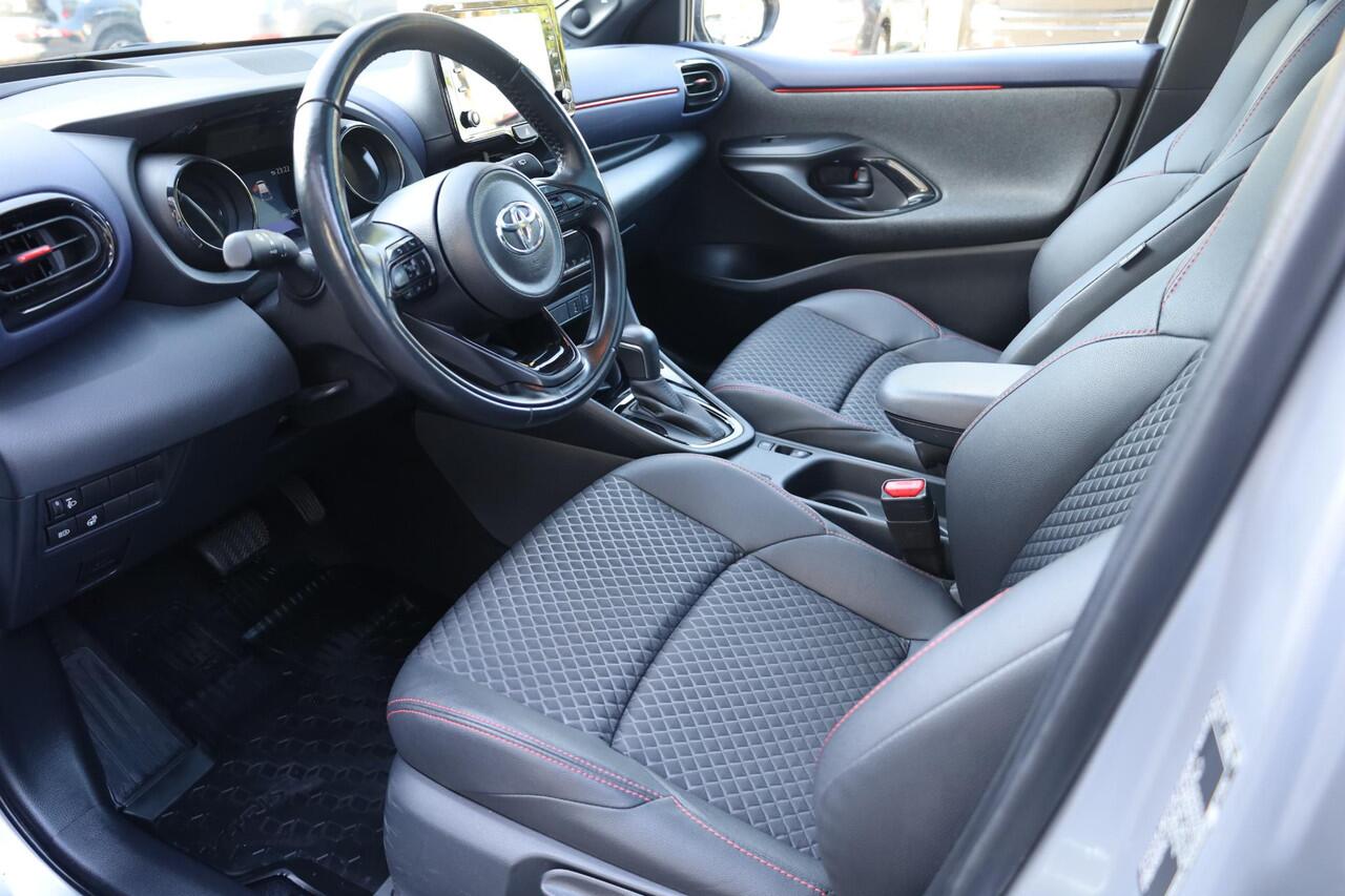 Toyota YARIS 1.5 Hybrid Executive PANO CARPLAY HALF-LEER STOEL/STUURVERW. CAMERA HUD CRUISE CLIMA DAB 2XPDC 17''LMV KEYLESS-ENTRY/START