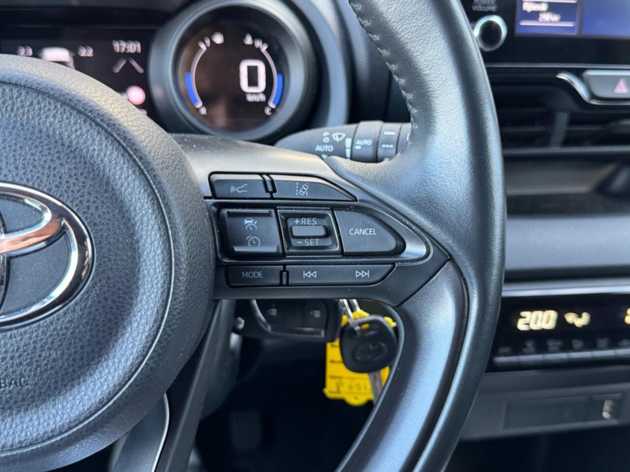 Toyota YARIS 1.5 Hybrid Comfort - Navi/Apple/Android - camera