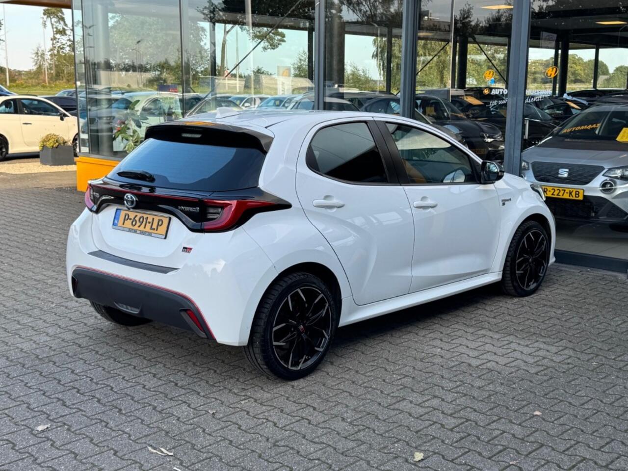 Toyota YARIS 1.5 Hybrid Comfort - Navi/Apple/Android - camera