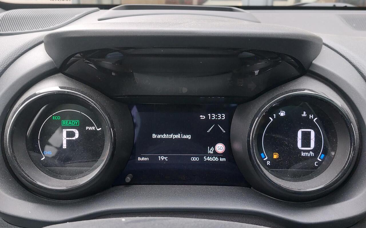 Toyota YARIS 1.5 Hybrid Executive Pano 17 inch