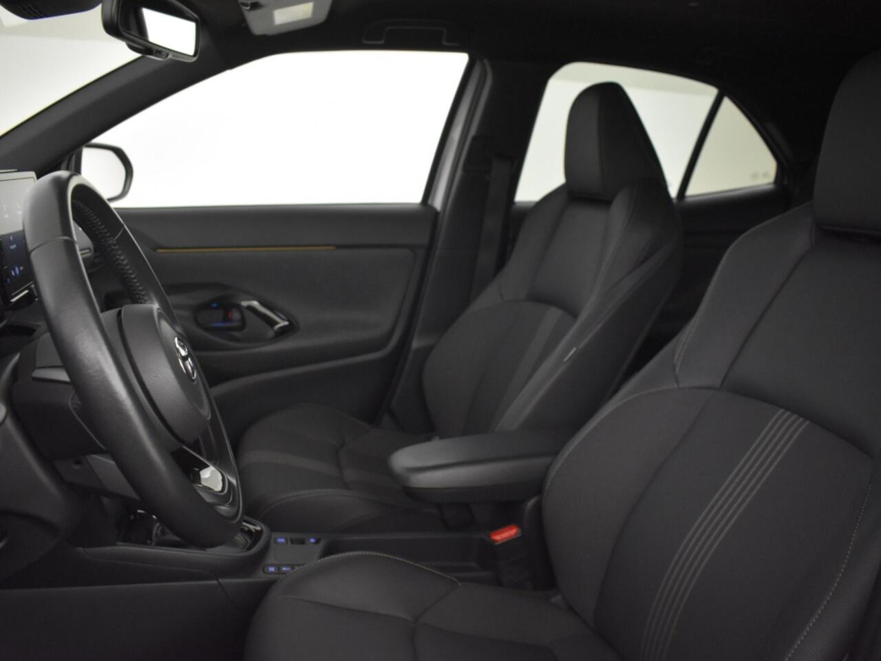 Toyota YARIS 1.5 Hybrid Adventure | Parkeersensoren V+A | Stoelverwarming