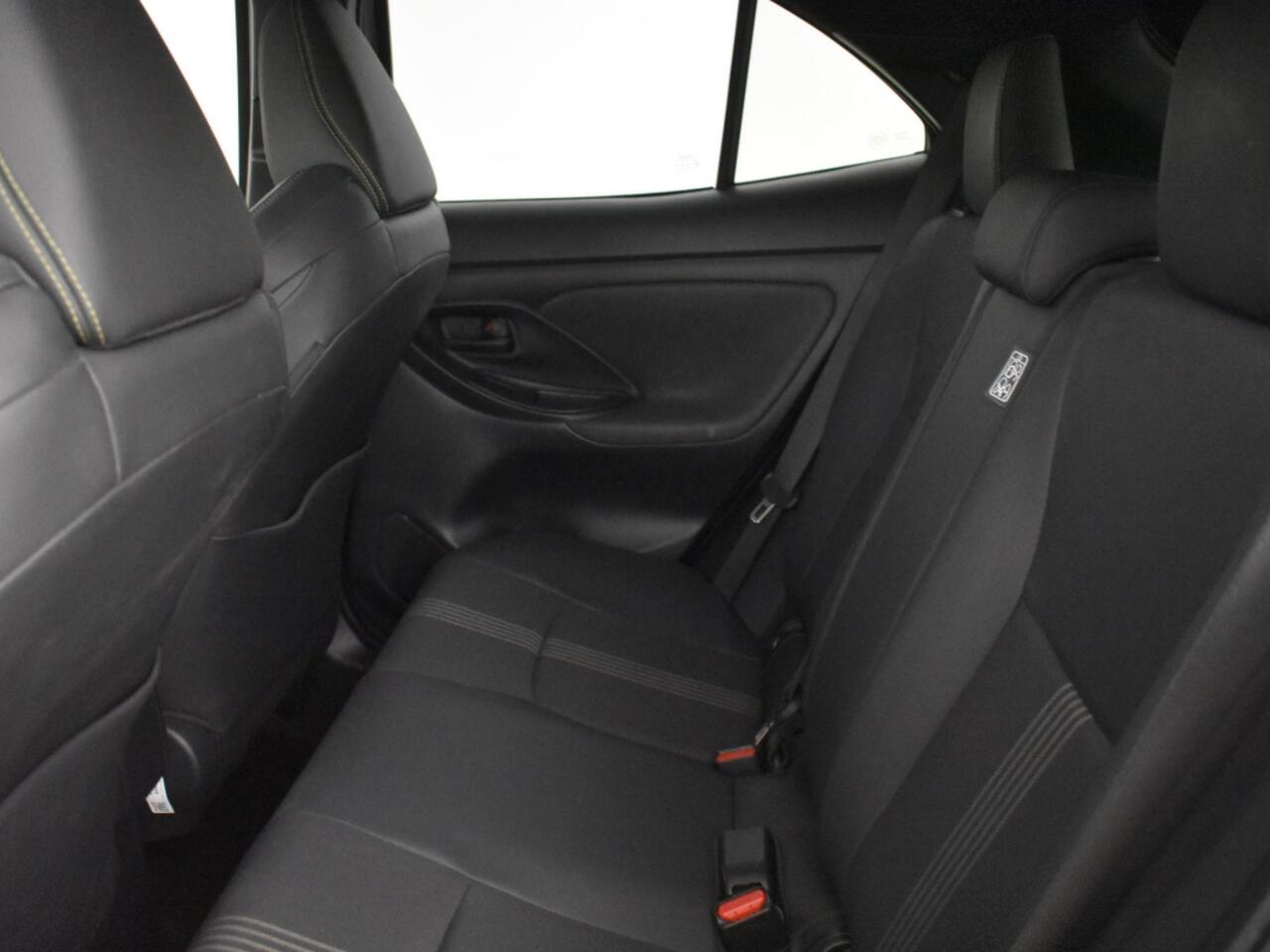 Toyota YARIS 1.5 Hybrid Adventure | Parkeersensoren V+A | Stoelverwarming