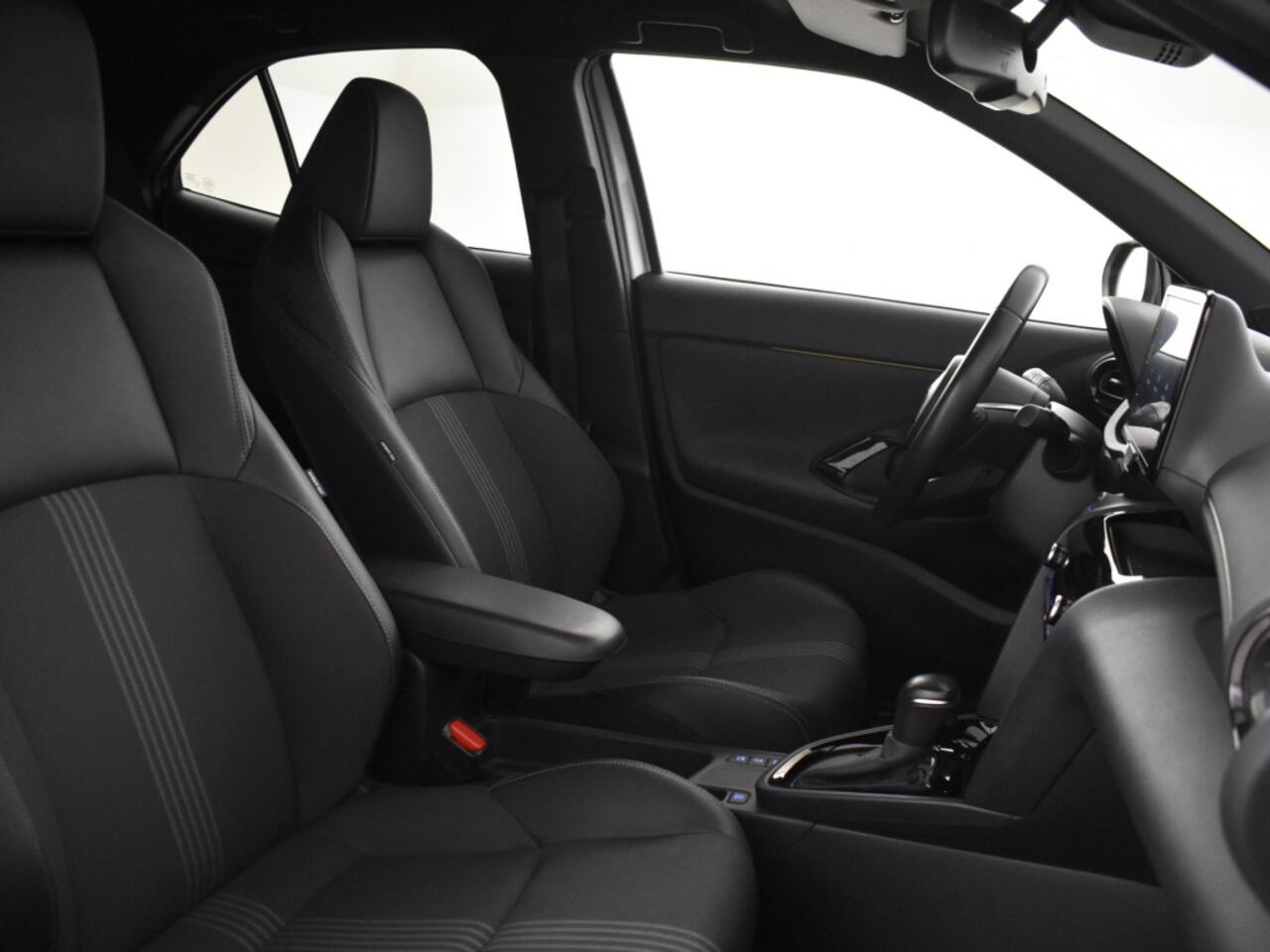 Toyota YARIS 1.5 Hybrid Adventure | Parkeersensoren V+A | Stoelverwarming