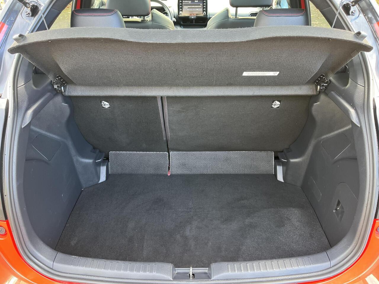 Toyota YARIS 1.5 Hybrid Executive | Panoramadak | Head up display | Carplay | 17 inch LM-velgen |