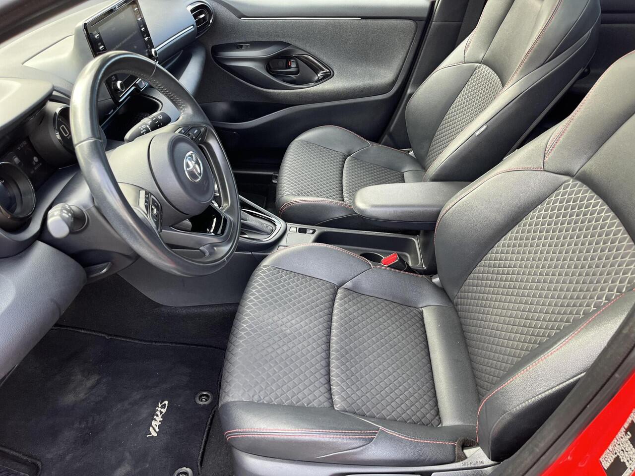 Toyota YARIS 1.5 Hybrid Executive | Panoramadak | Head up display | Carplay | 17 inch LM-velgen |