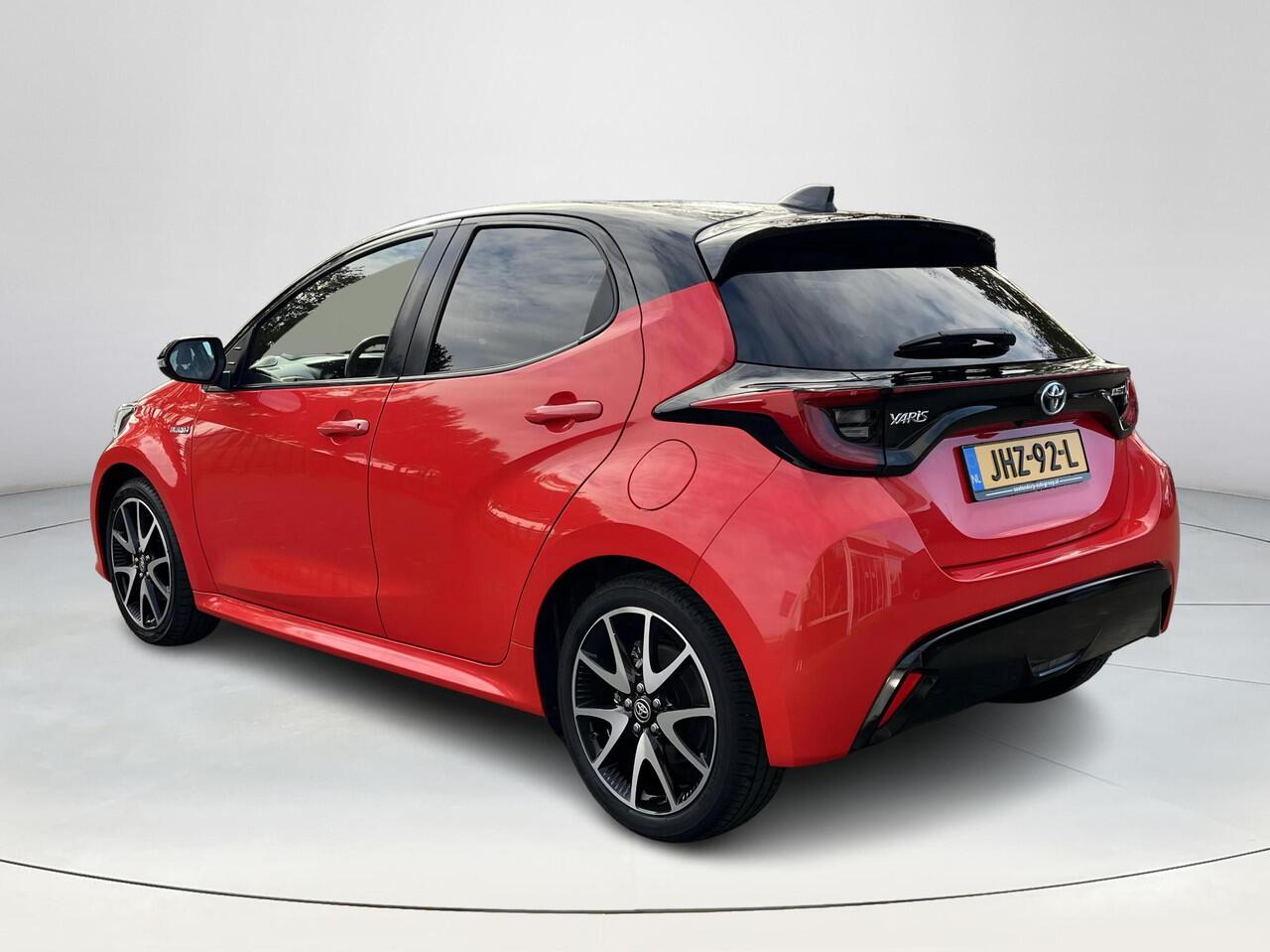 Toyota YARIS 1.5 Hybrid Executive | Panoramadak | Head up display | Carplay | 17 inch LM-velgen |