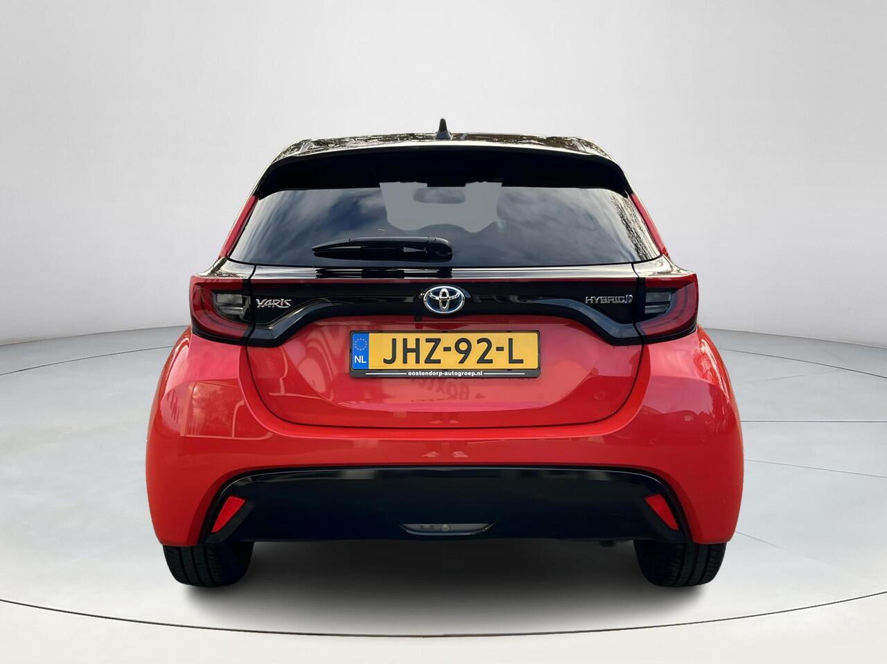 Toyota YARIS 1.5 Hybrid Executive | Panoramadak | Head up display | Carplay | 17 inch LM-velgen |