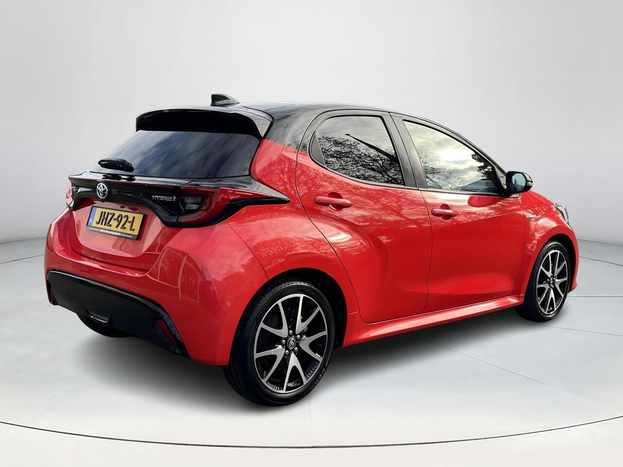 Toyota YARIS 1.5 Hybrid Executive | Panoramadak | Head up display | Carplay | 17 inch LM-velgen |