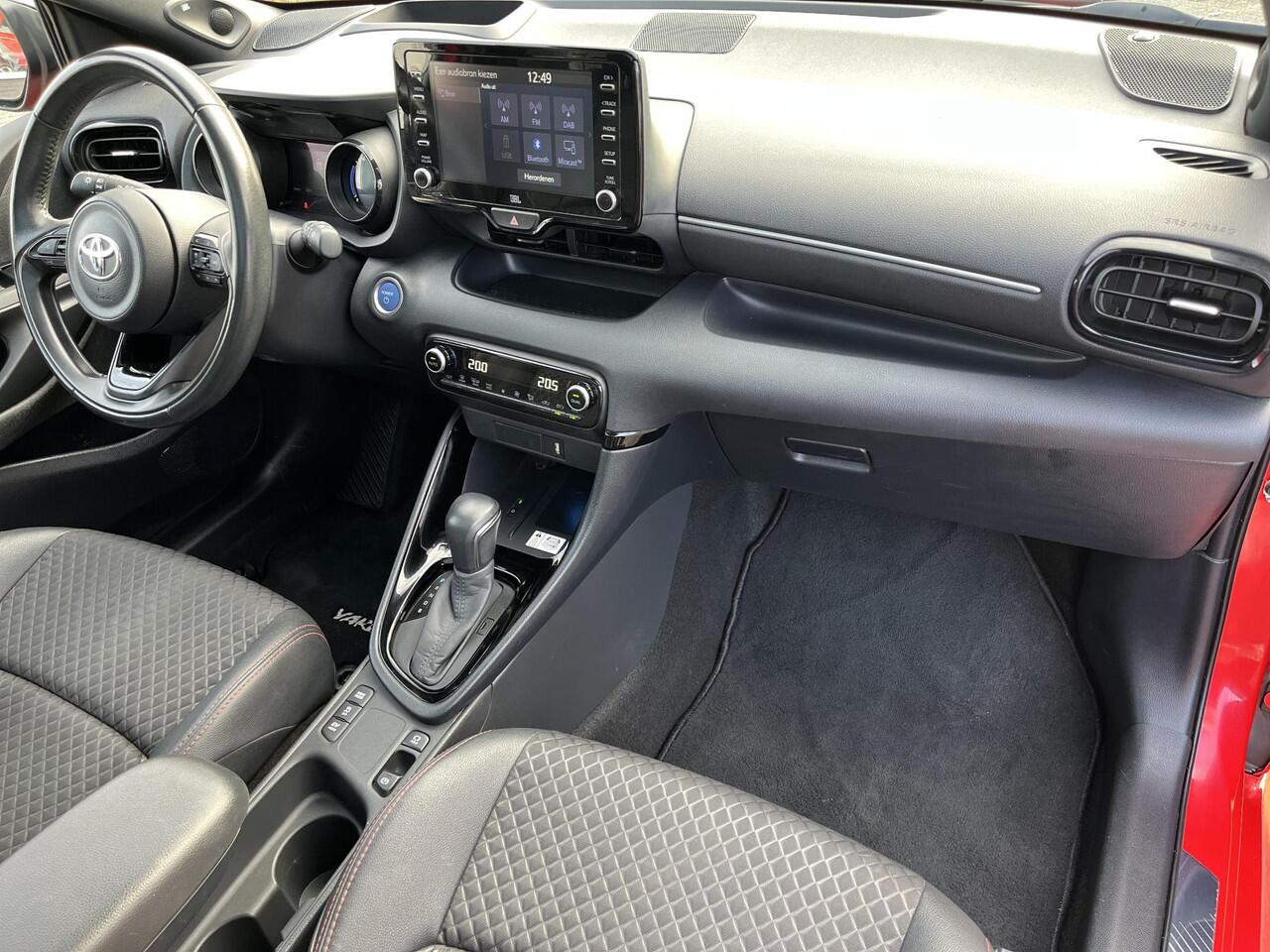 Toyota YARIS 1.5 Hybrid Executive | Panoramadak | Head up display | Carplay | 17 inch LM-velgen |