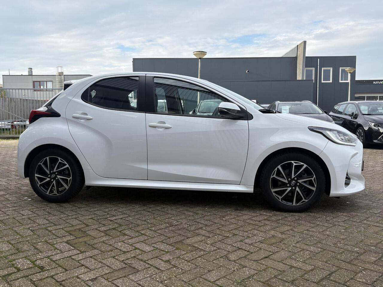 Toyota YARIS 1.5 Hybrid Business Plus