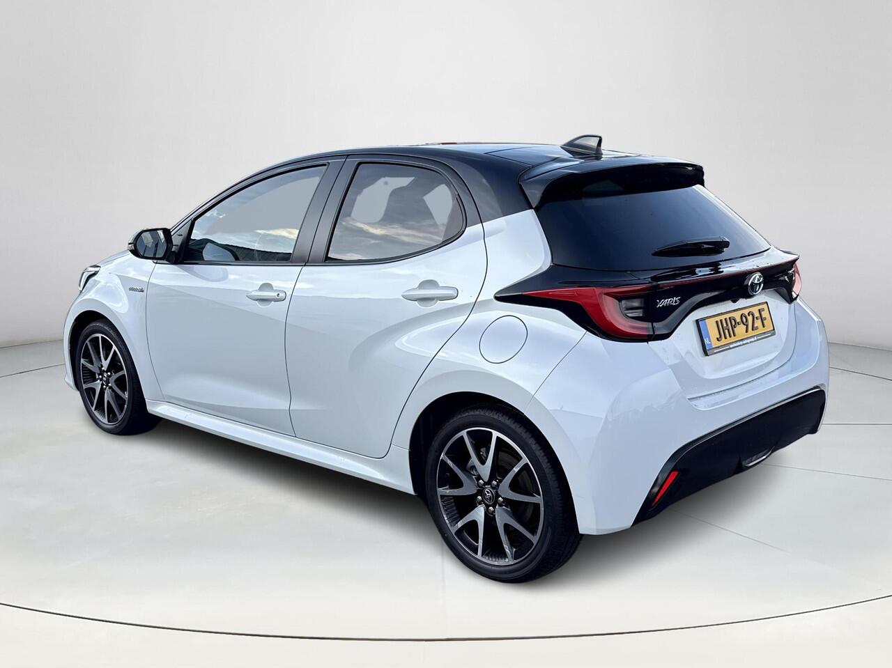 Toyota YARIS 1.5 Hybrid Executive | Navigatie | Appel CarPlay/Android auto | Achteruitrijcamera | Panoramadak | Head-Up display