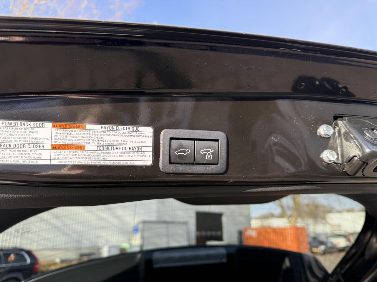 Toyota YARIS Cross 1.5 Hybrid | Voorruitverwarming | Head-up display | Trekhaak | Stuurwielverwarming | Adaptive Cruise Control | Achteruitrijcamera |