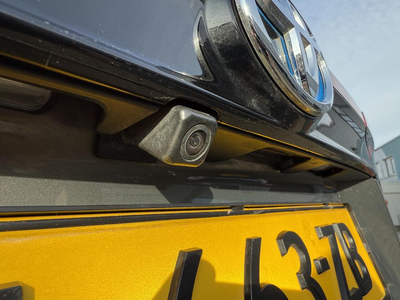 Toyota YARIS Cross 1.5 Hybrid | Voorruitverwarming | Head-up display | Trekhaak | Stuurwielverwarming | Adaptive Cruise Control | Achteruitrijcamera |