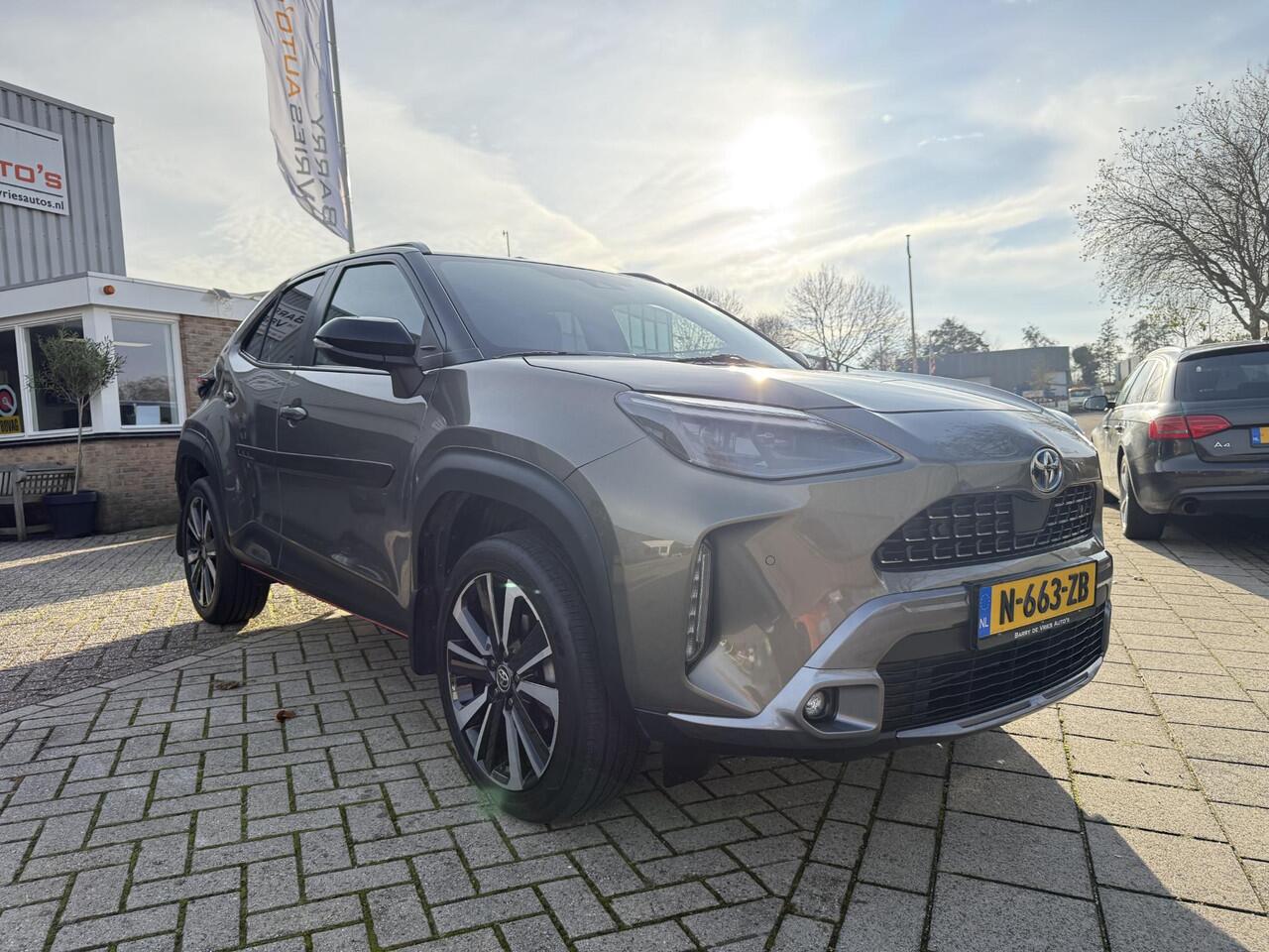 Toyota YARIS Cross 1.5 Hybrid | Voorruitverwarming | Head-up display | Trekhaak | Stuurwielverwarming | Adaptive Cruise Control | Achteruitrijcamera |