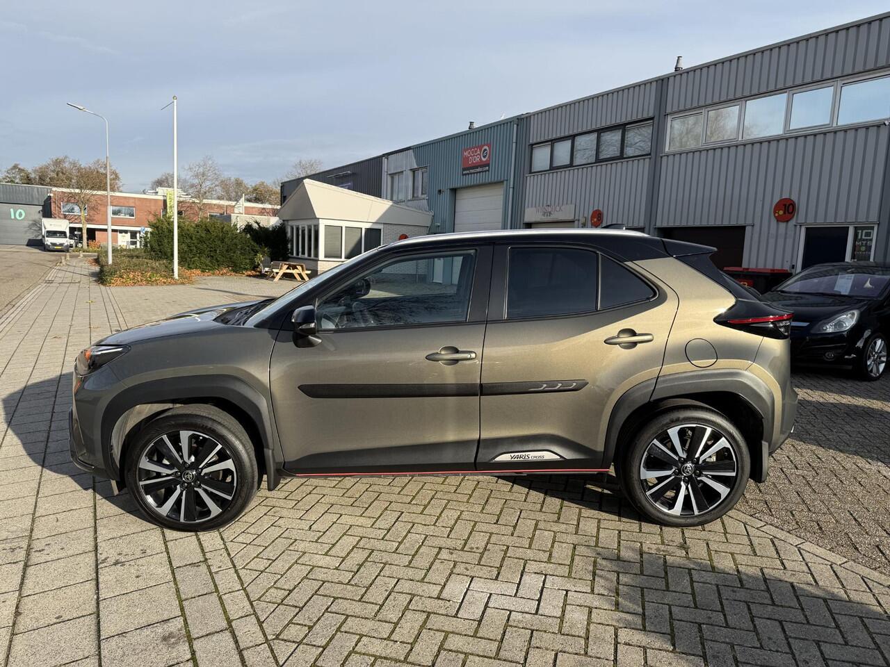 Toyota YARIS Cross 1.5 Hybrid | Voorruitverwarming | Head-up display | Trekhaak | Stuurwielverwarming | Adaptive Cruise Control | Achteruitrijcamera |