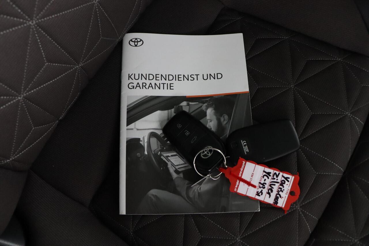 Toyota YARIS Cross 1.5 Hybrid Executive | 360 graden camera | Panoramadak | Stoelverwarming |