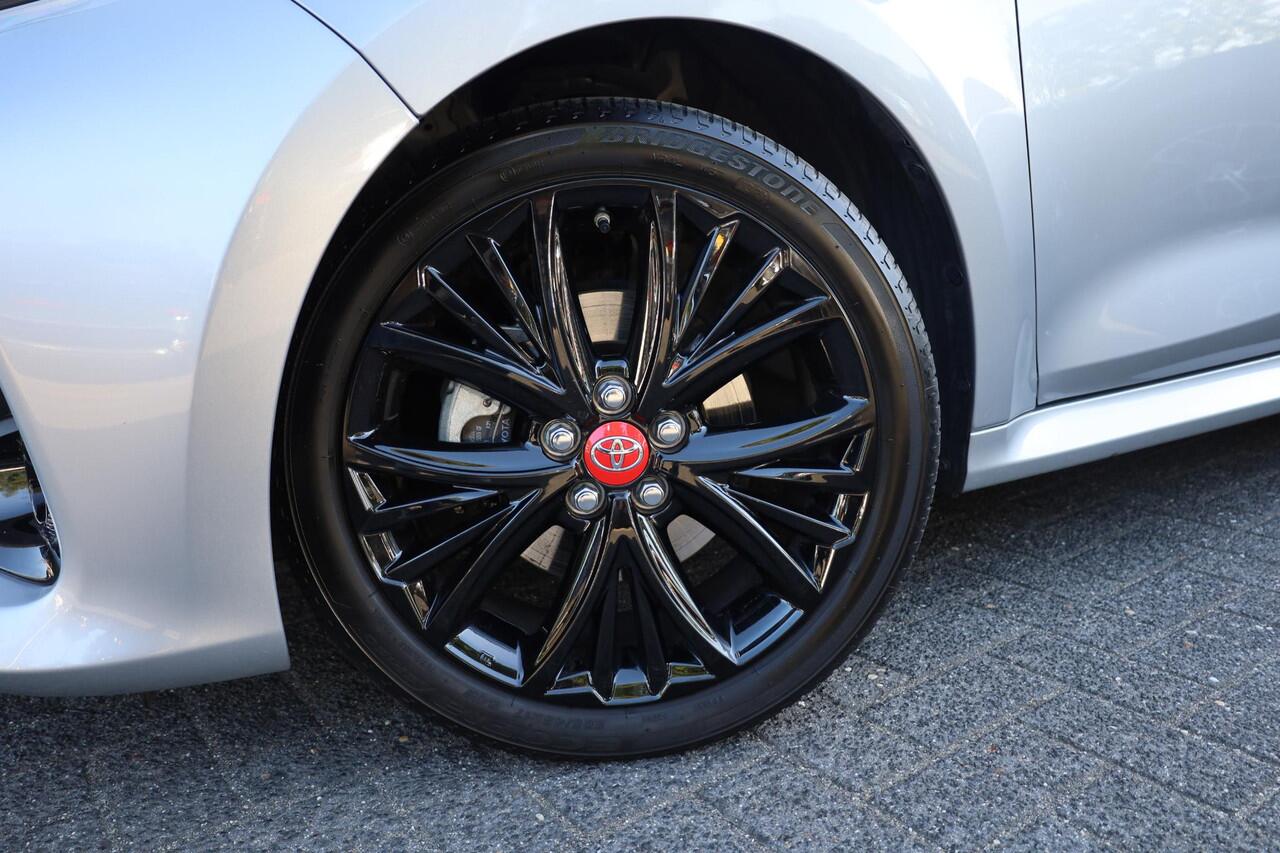 Toyota YARIS 1.5 Hybrid Executive PANO CARPLAY HALF-LEER STOEL/STUURVERW. CAMERA HUD CRUISE CLIMA DAB 2XPDC 17''LMV KEYLESS-ENTRY/START