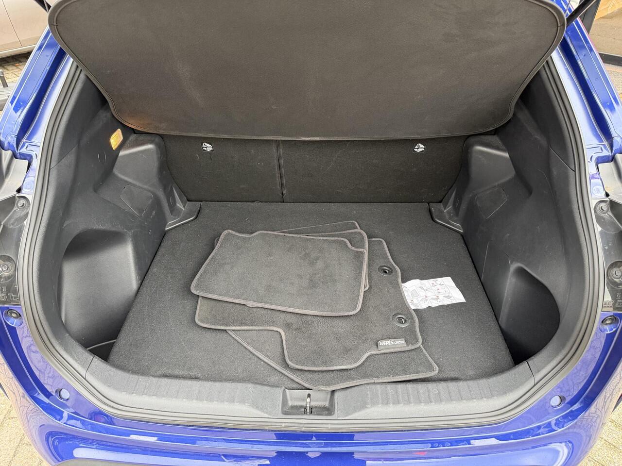 Toyota YARIS Cross 1.5 Hybrid First Edition 1e eigenaar! | DELAER ONDERHOUDEN | Navigatie | Apple CarPlay/Android auto | Keyless | Cruise control adaptief |