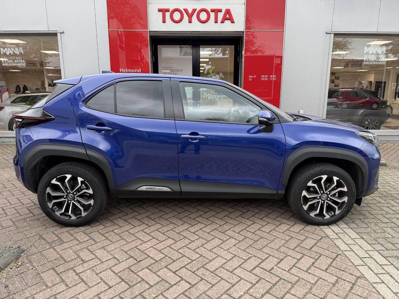 Toyota YARIS Cross 1.5 Hybrid First Edition 1e eigenaar! | DELAER ONDERHOUDEN | Navigatie | Apple CarPlay/Android auto | Keyless | Cruise control adaptief |