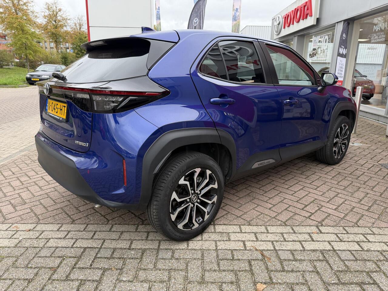 Toyota YARIS Cross 1.5 Hybrid First Edition 1e eigenaar! | DELAER ONDERHOUDEN | Navigatie | Apple CarPlay/Android auto | Keyless | Cruise control adaptief |