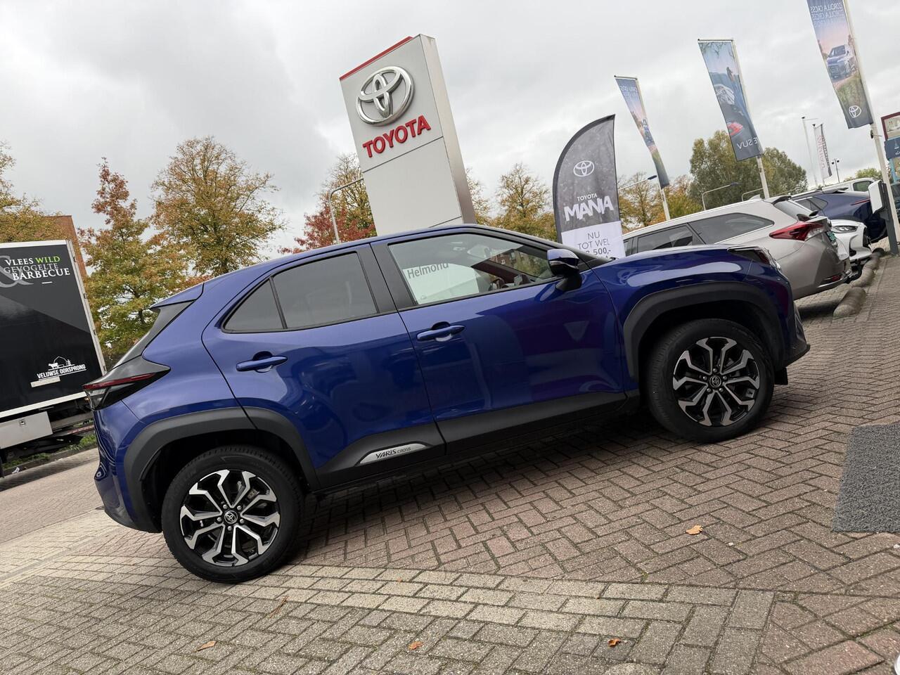 Toyota YARIS Cross 1.5 Hybrid First Edition 1e eigenaar! | DELAER ONDERHOUDEN | Navigatie | Apple CarPlay/Android auto | Keyless | Cruise control adaptief |