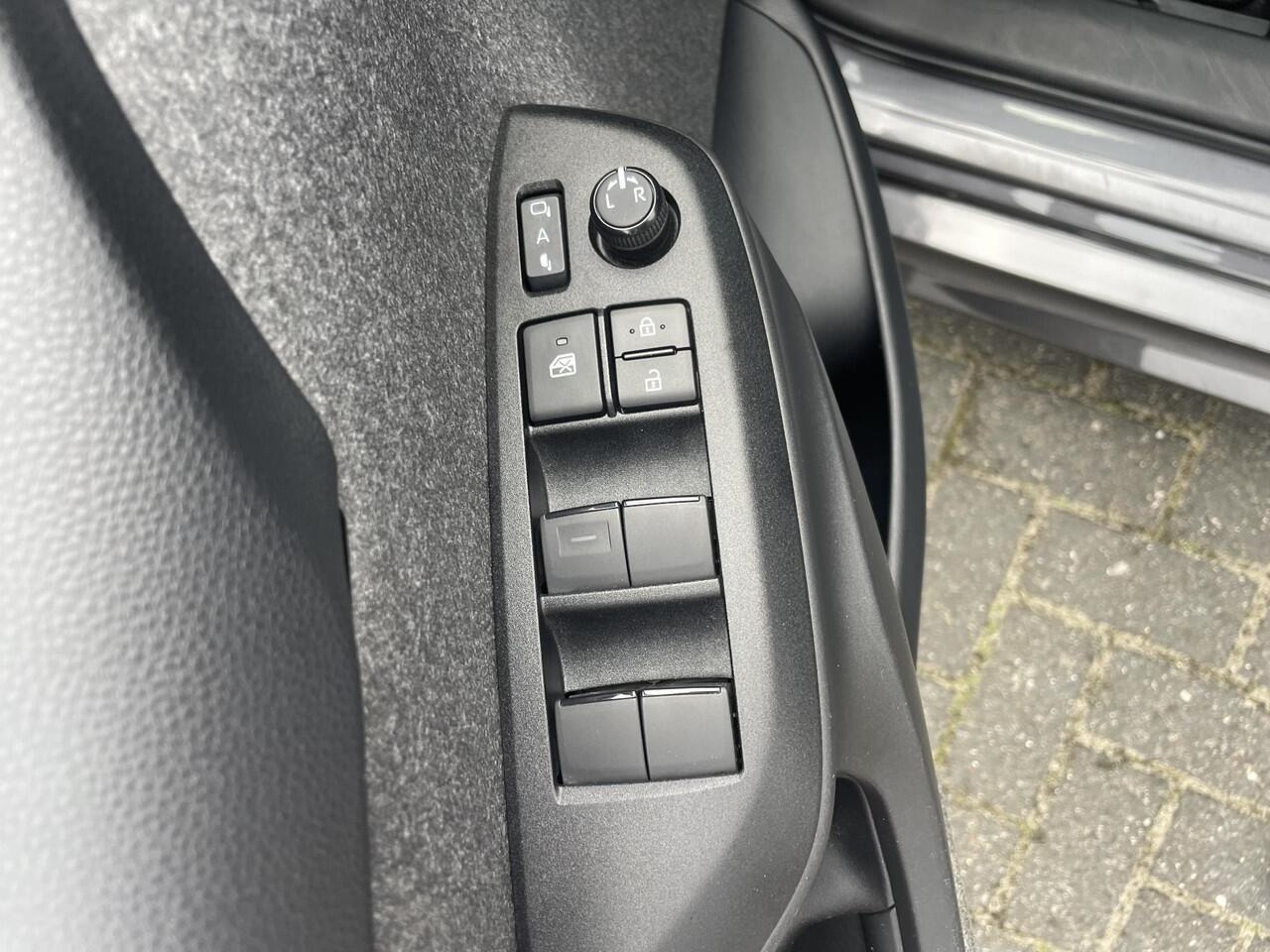 Toyota YARIS 1.5 Hybrid 115 Tokyo | Bi-Tone | Exclusieve oplage| dode hoek detectie, Parkeersensoren, enz