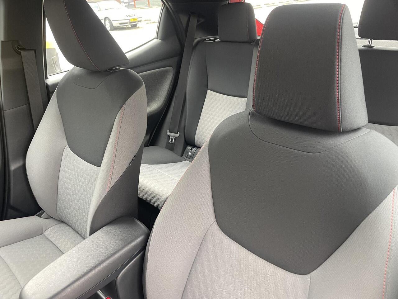 Toyota YARIS 1.5 Hybrid 115 Tokyo | Bi-Tone | Exclusieve oplage| dode hoek detectie, Parkeersensoren, enz