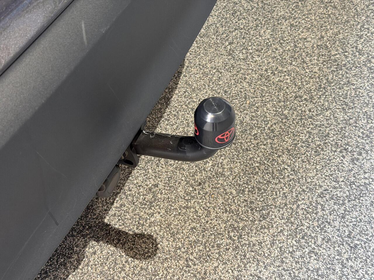 Toyota YARIS Cross 1.5 VVT-I First Edition 1300 kg trekgewicht