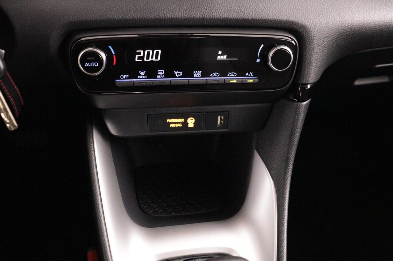 Toyota YARIS 1.5 Hybrid Active | Apple Carplay/Android Auto | Parkeercamera | Navigatie |