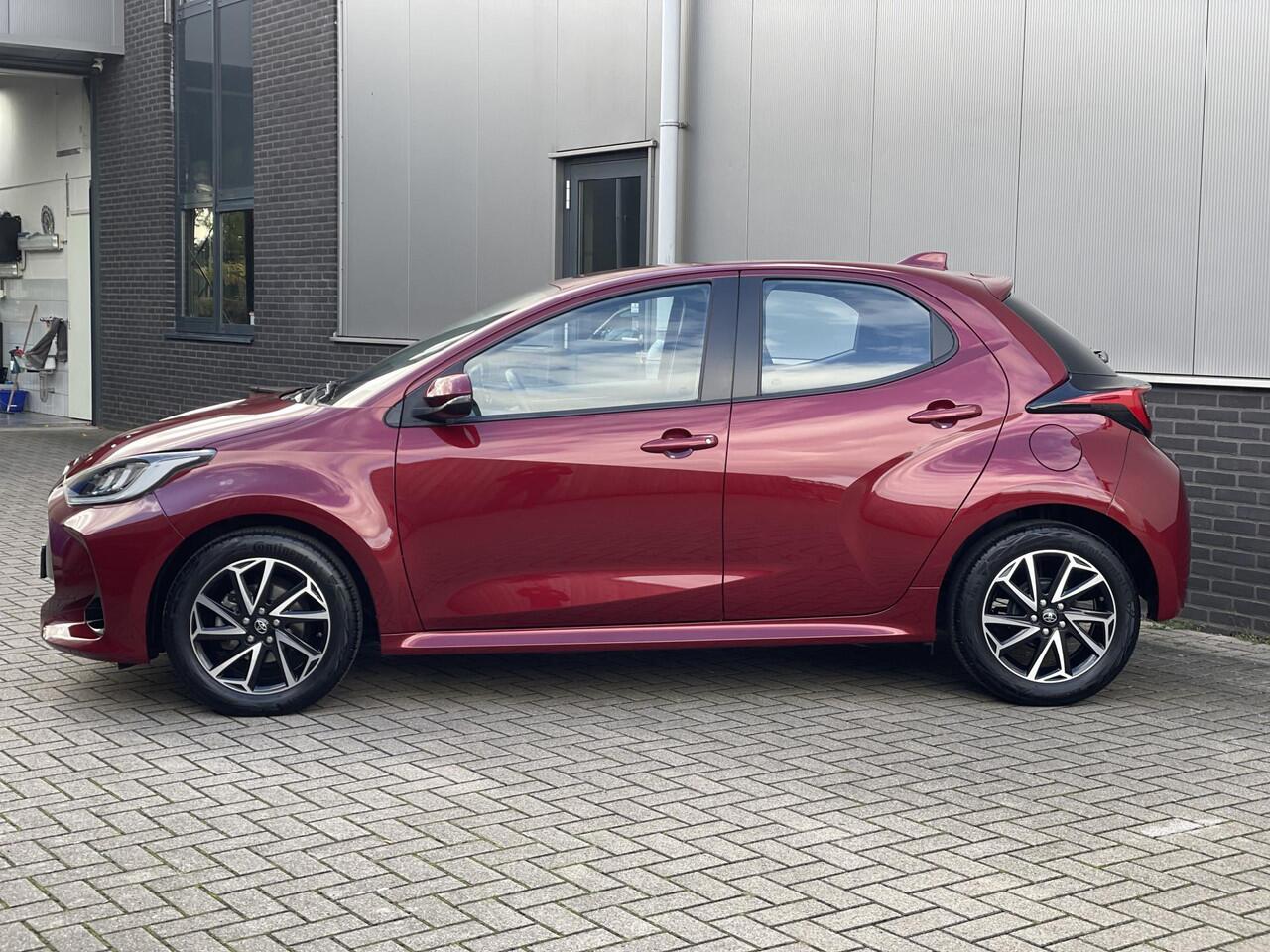 Toyota YARIS 1.5 VVT-i DYNAMIC / LED / CRUISE / CARPLAY /