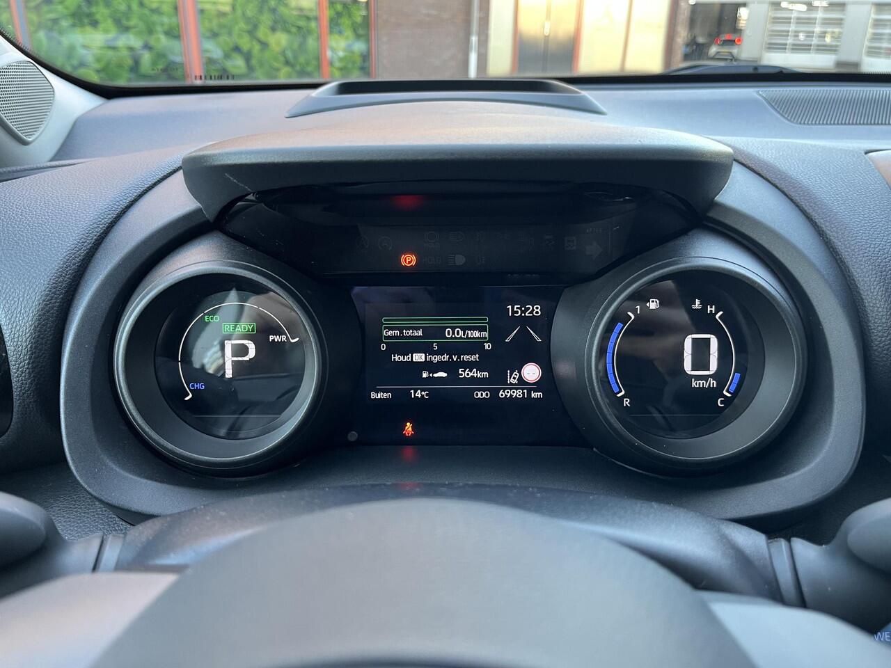 Toyota YARIS 1.5 Hybrid Executive Special | Parkeersensoren rondom | dode hoek Detectie BSM. | HUD display |