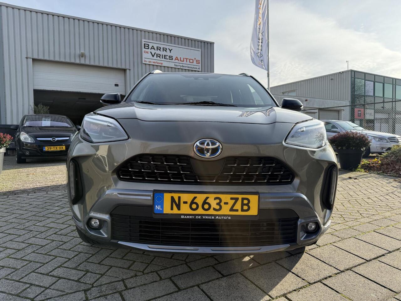 Toyota YARIS Cross 1.5 Hybrid | Trekhaak | Head-up display | Voorruitverwarming | Stuurwielverwarming | Adaptive Cruise Control | Achteruitrijcamera |