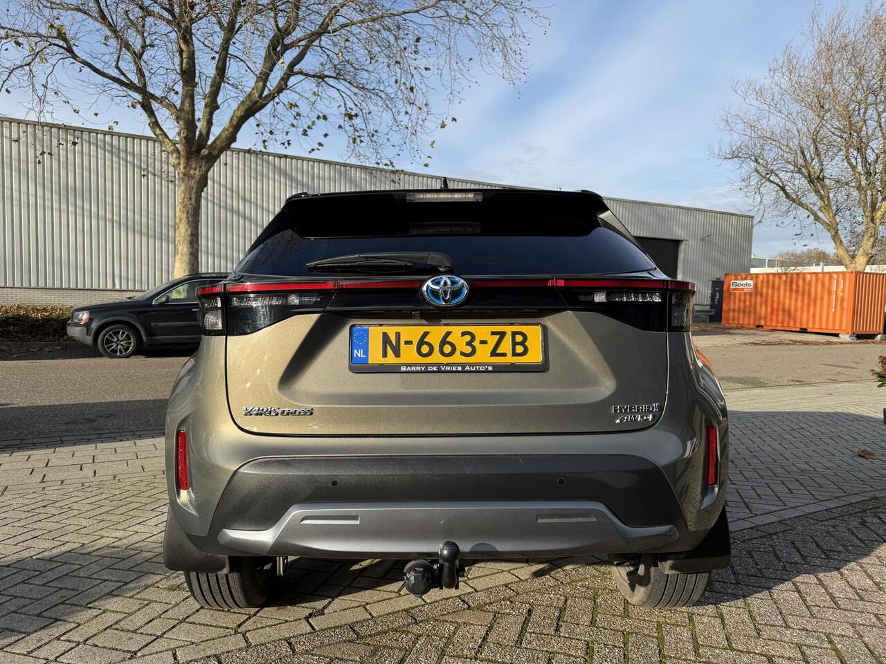 Toyota YARIS Cross 1.5 Hybrid | Trekhaak | Head-up display | Voorruitverwarming | Stuurwielverwarming | Adaptive Cruise Control | Achteruitrijcamera |