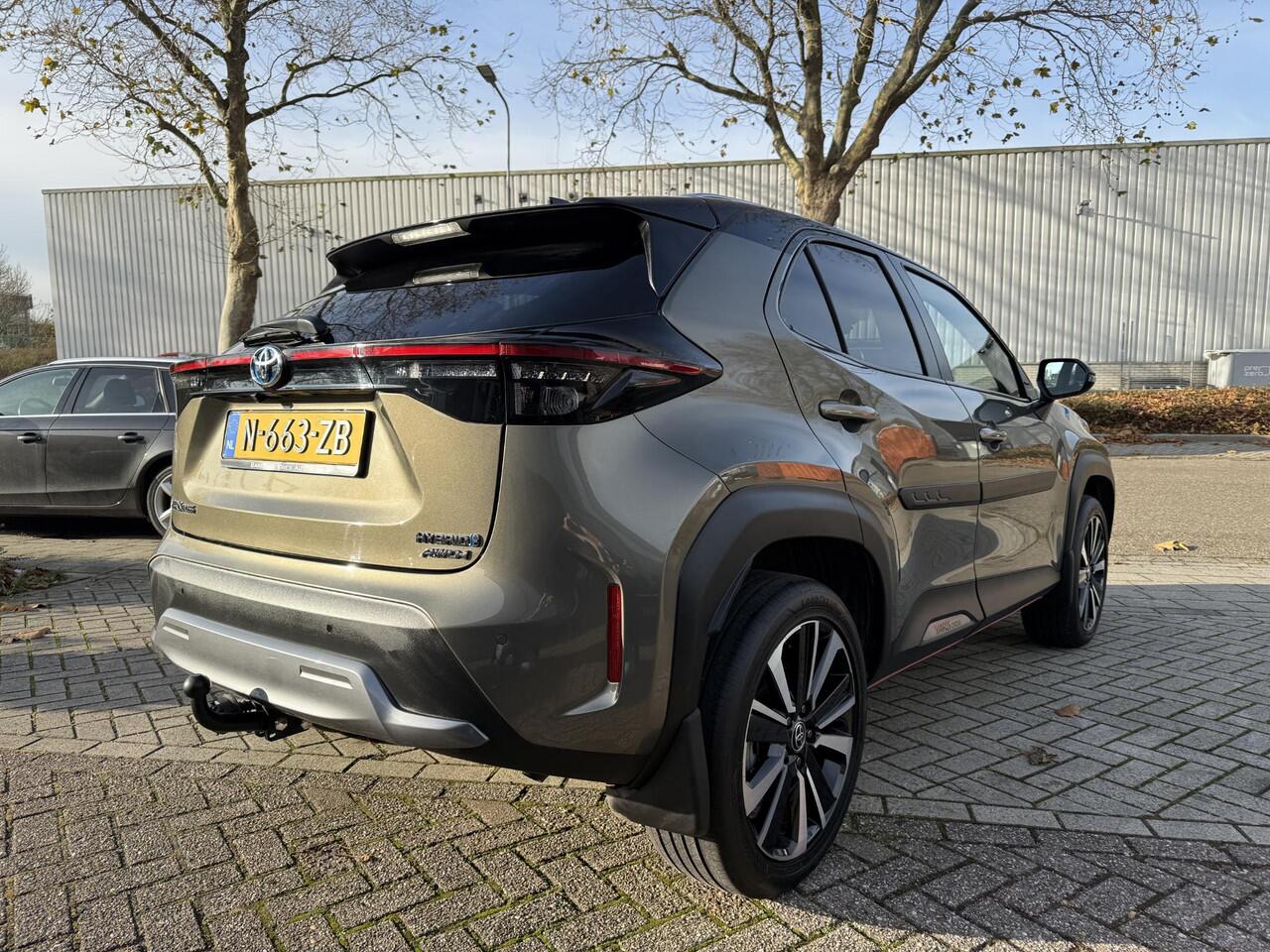 Toyota YARIS Cross 1.5 Hybrid | Trekhaak | Head-up display | Voorruitverwarming | Stuurwielverwarming | Adaptive Cruise Control | Achteruitrijcamera |