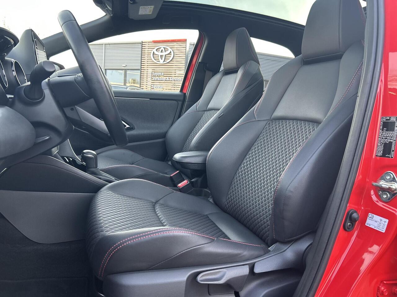 Toyota YARIS 1.5 Hybrid Launch Edition **HEAD UP DISPLAY/ STOELVERWARMING/ JBL AUDIO/ PANORAMA DAK**