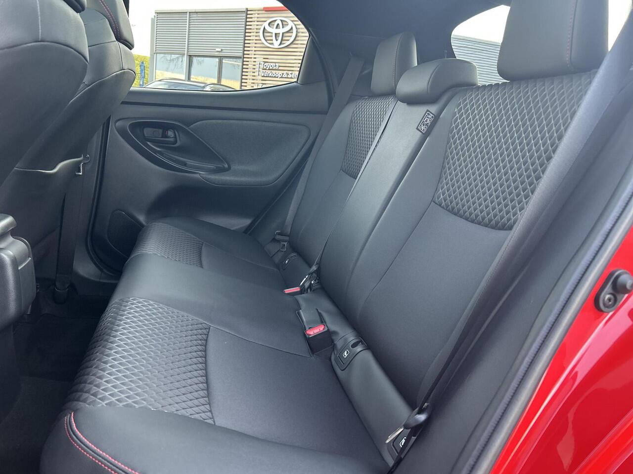 Toyota YARIS 1.5 Hybrid Launch Edition **HEAD UP DISPLAY/ STOELVERWARMING/ JBL AUDIO/ PANORAMA DAK**