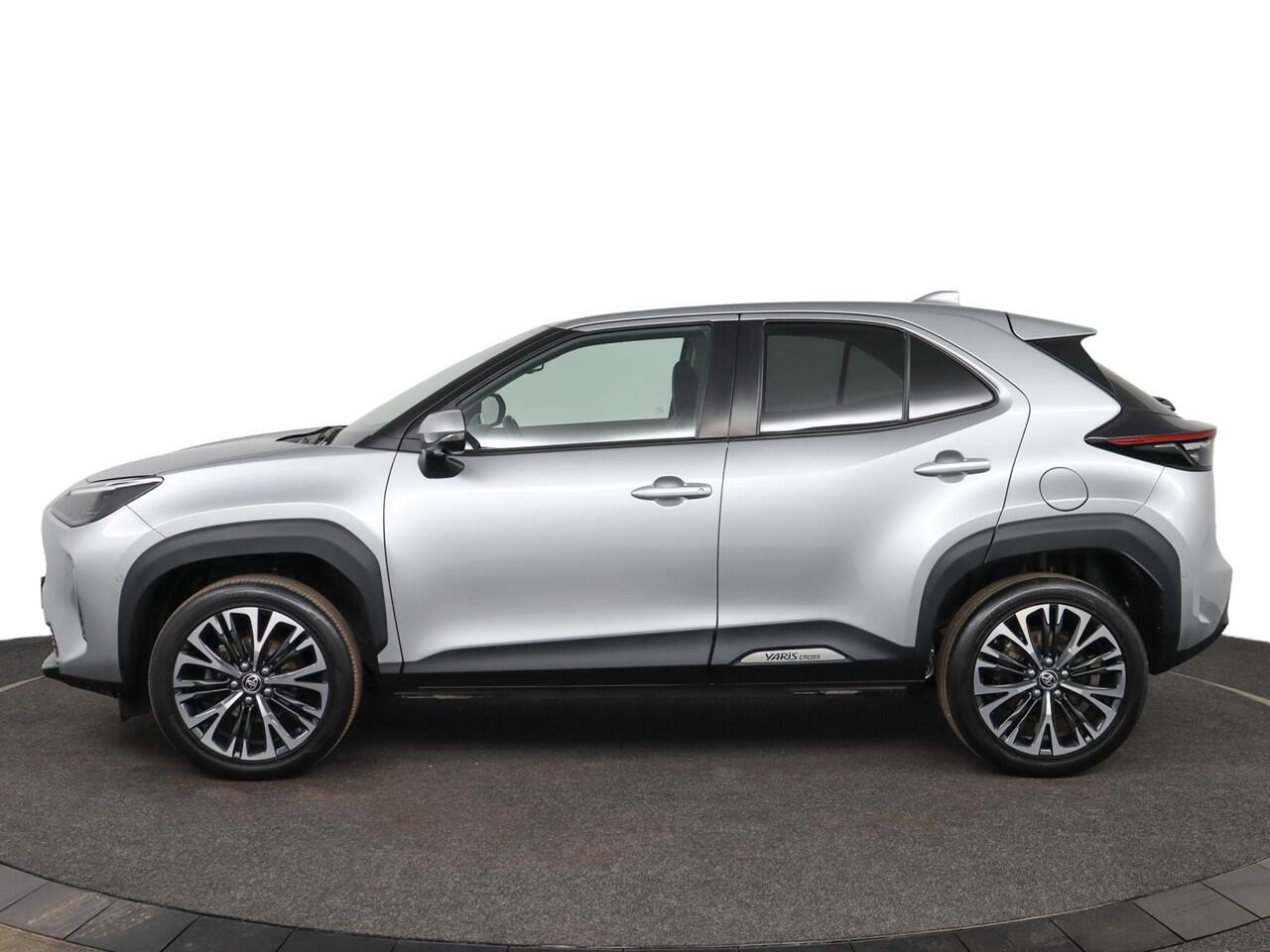 Toyota YARIS Cross 1.5 Hybrid Executive | 360 graden camera | Panoramadak | Stoelverwarming |