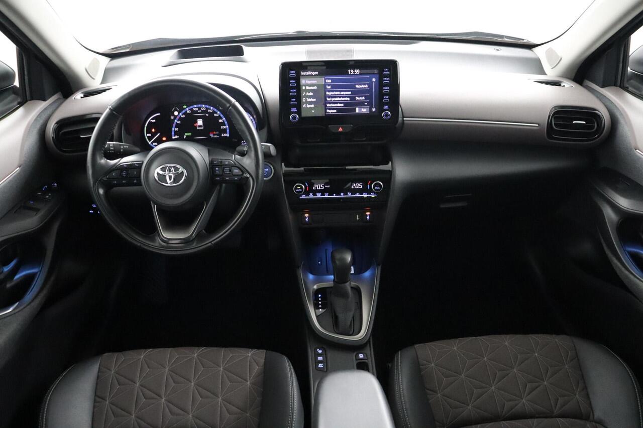 Toyota YARIS Cross 1.5 Hybrid Executive | 360 graden camera | Panoramadak | Stoelverwarming |