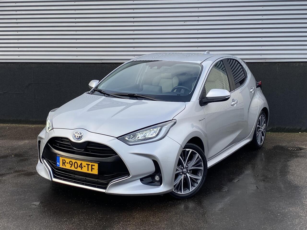 Toyota YARIS 1.5 Hybrid Launch Edition Navigatie APple CarPlay/Android Auto, achteruitrij camera, dodehoek detectie, HUD, keyless, parkeersensoren