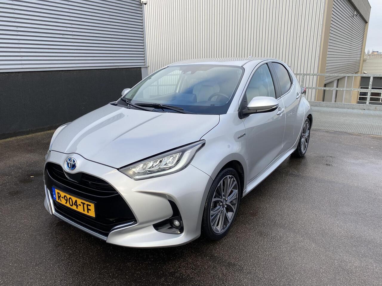 Toyota YARIS 1.5 Hybrid Launch Edition Navigatie APple CarPlay/Android Auto, achteruitrij camera, dodehoek detectie, HUD, keyless, parkeersensoren