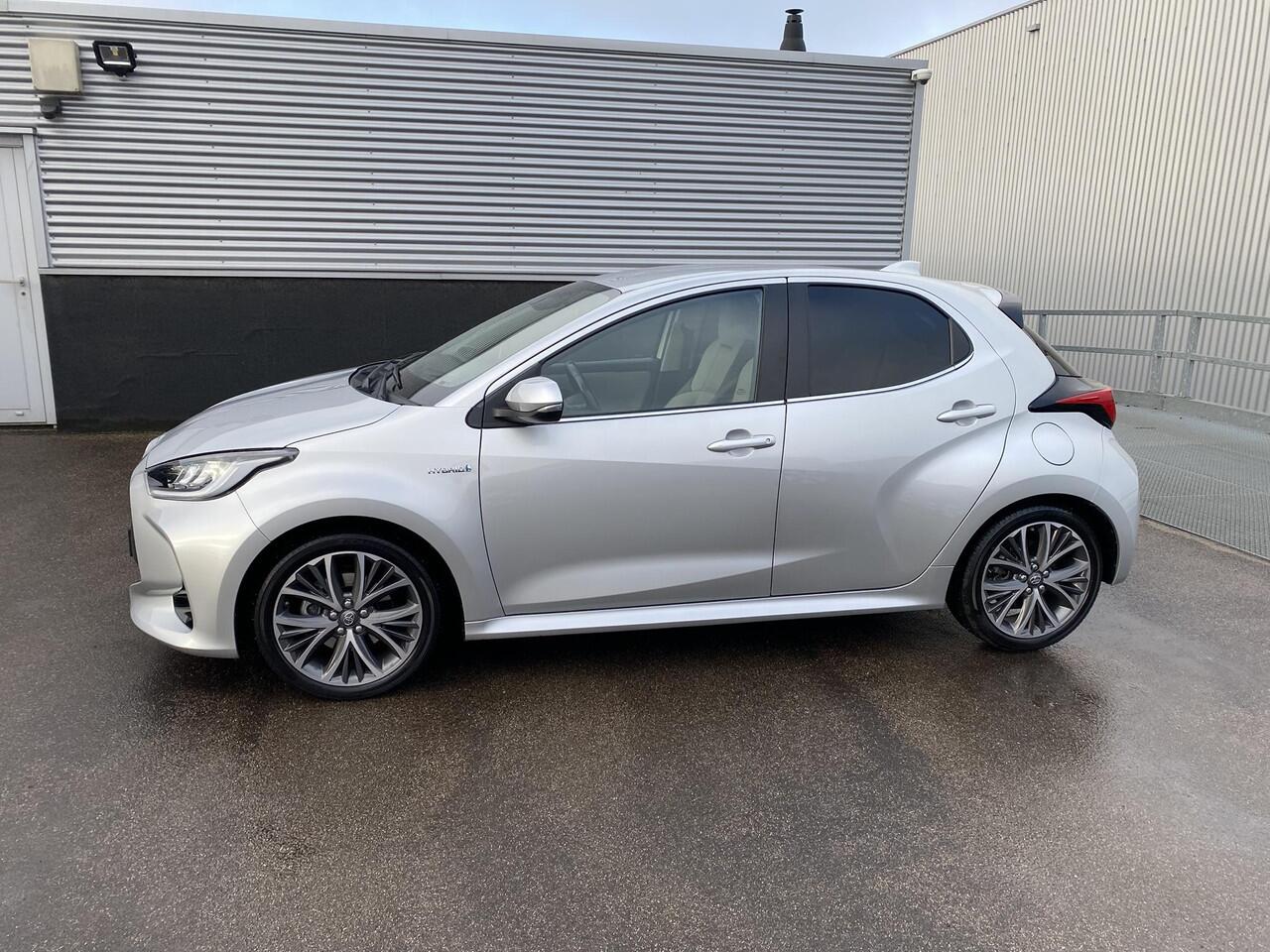 Toyota YARIS 1.5 Hybrid Launch Edition Navigatie APple CarPlay/Android Auto, achteruitrij camera, dodehoek detectie, HUD, keyless, parkeersensoren